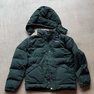 Patagonia Mens XS (women’s M)Green Puffer Jacket